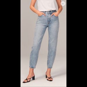 BNWT Abercrombie High Rise 80s Mom Jeans